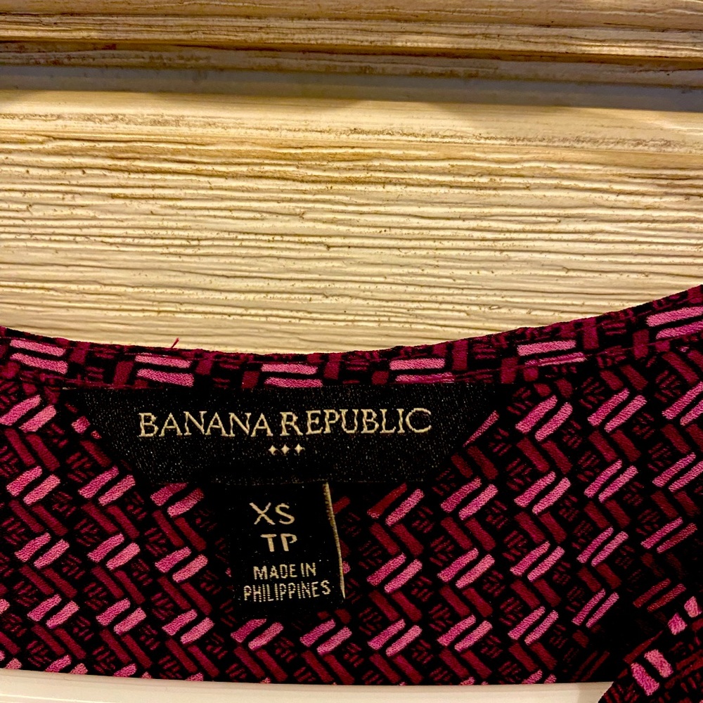 Barely worn in perfect condition Banana Republic top